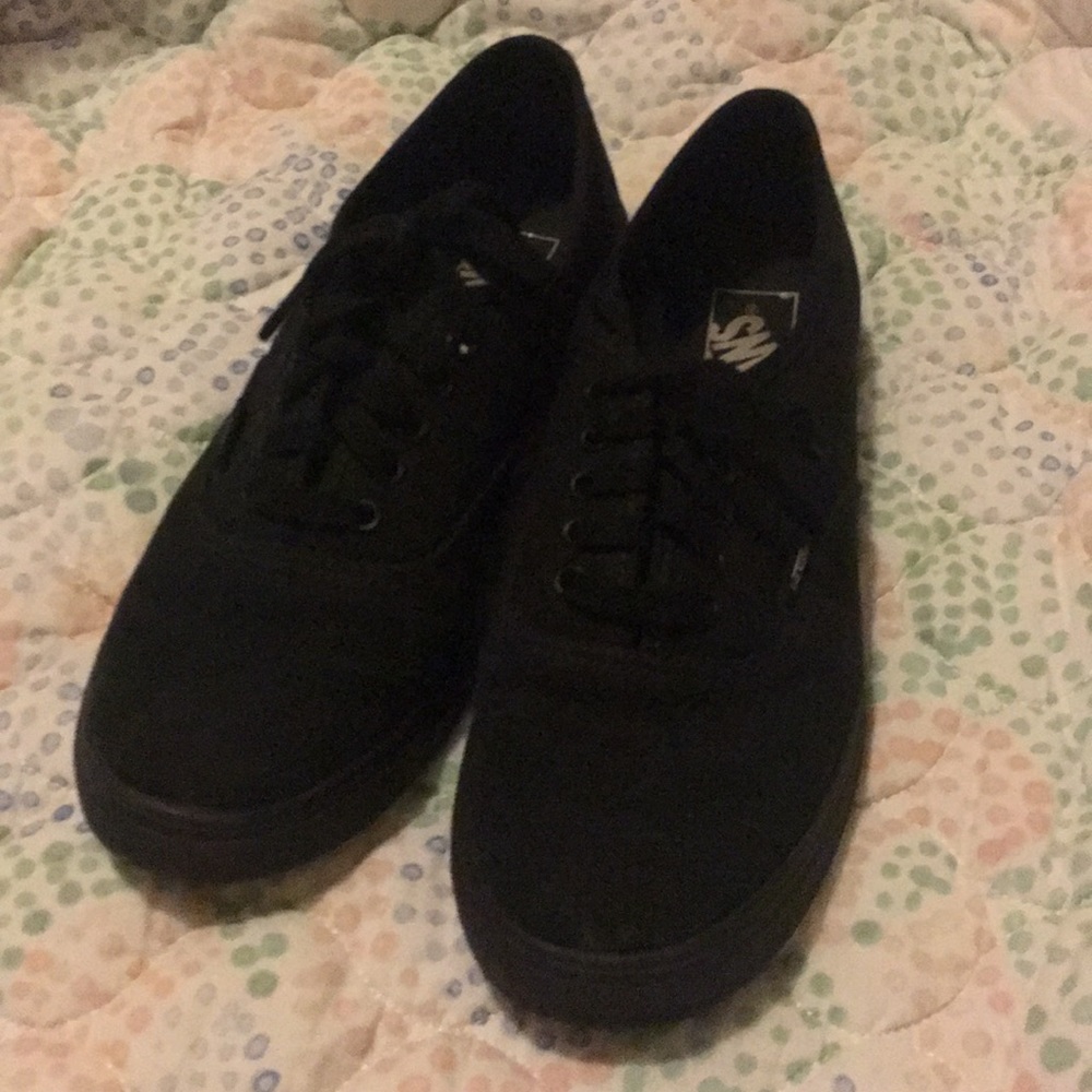 Black/black lo pro vans
